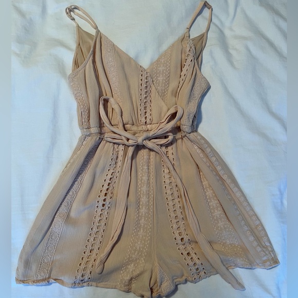 Light pink romper. - Picture 2 of 2